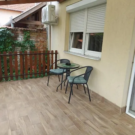 Hattyu Apartman Apartment