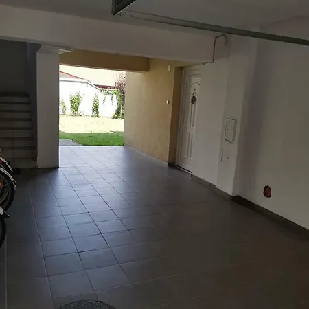 Hattyu Apartman Apartment *